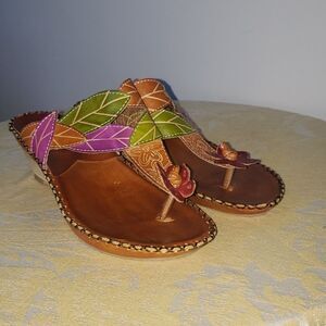 Spring Step Sandal Womens 7 Tooled Leather Leaves and Flowers Thong Wedge Heel